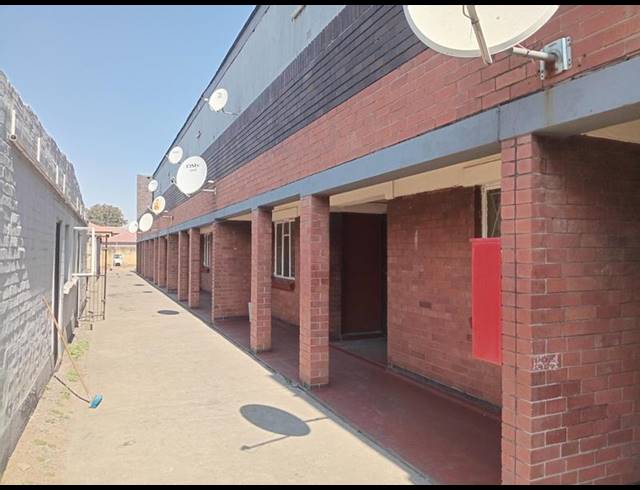 25 BEDROOM COMPLEX FOR SALE IN VEREENIGING CENTRAL